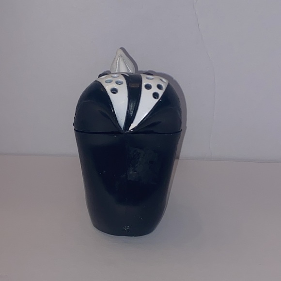 Pepe Le Pew Skunk Baking Soda Holder Figure Figurine 1997 by Giftco. - Picture 4 of 6